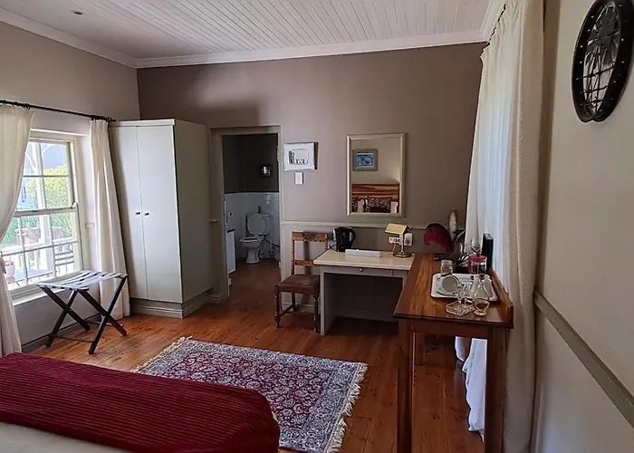 Housemartin Lodge & Self Catering