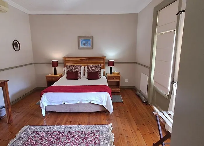 Housemartin Lodge & Self Catering
