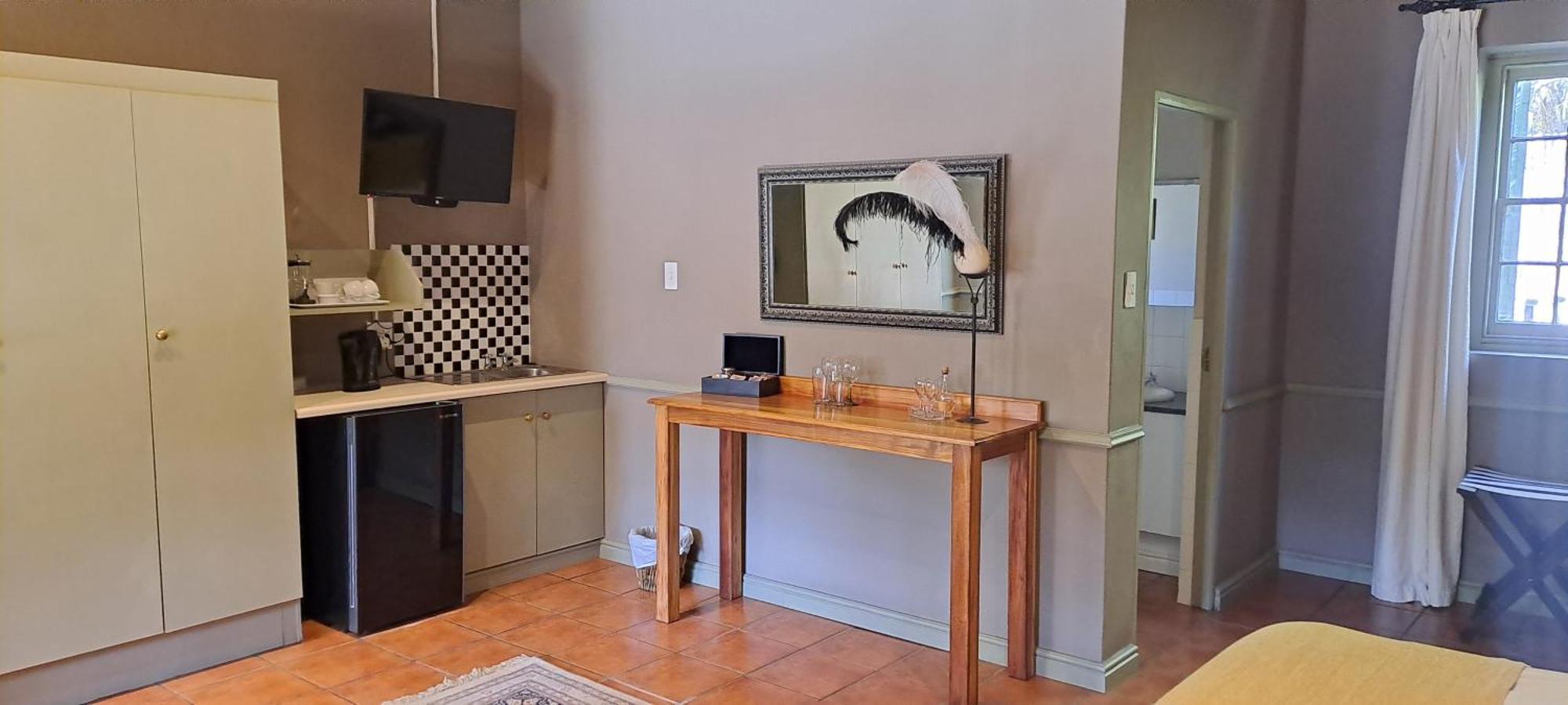Housemartin & Self Catering De Rust